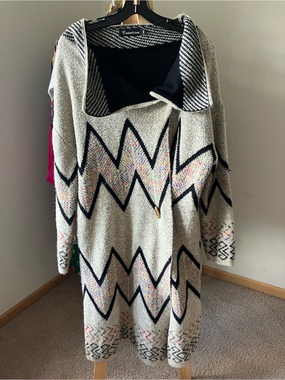Collared Zigzag Knit Cardigan Sweater - Cream & Black